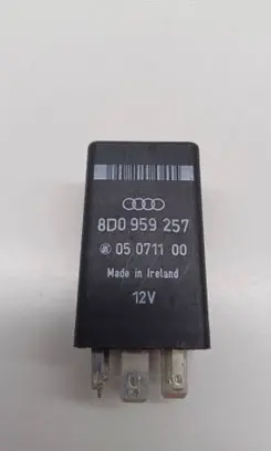 Volkswagen PASSAT B5 Other relay 8D0959257 0571100 365