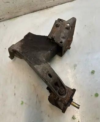 Volkswagen Transporter - Caravelle T3 Engine mount bracket 068199207B