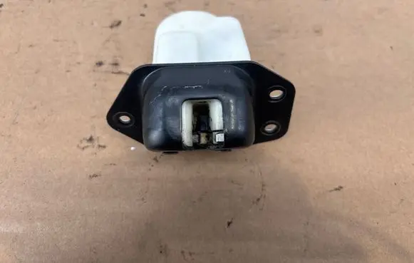 Nissan Juke I F15 Loading door lock 