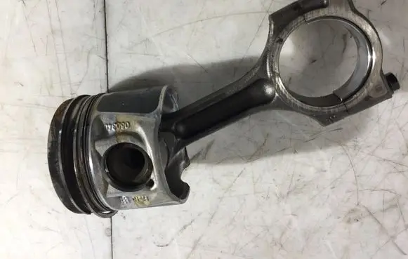 Opel Vivaro Piston with connecting rod 080940