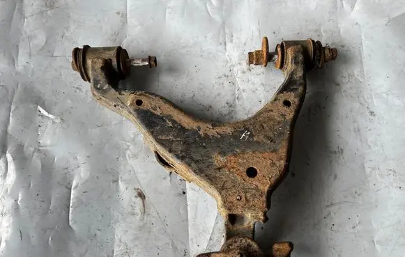 Toyota Land Cruiser (J120) Front lower control arm/wishbone