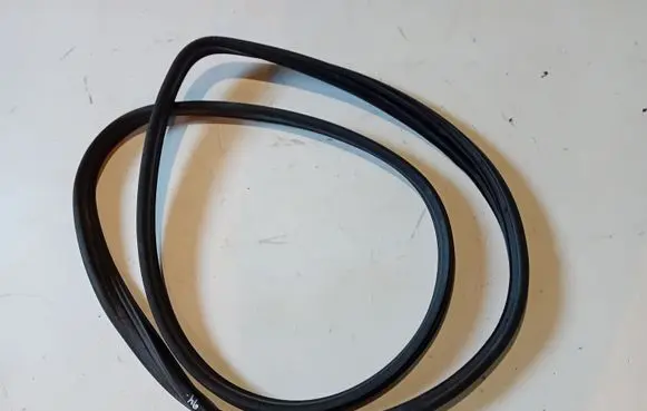 Opel Astra H Front door rubber seal