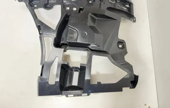 BMW 4 G22 G23 G24 G26 Rear bumper mounting bracket 8075843