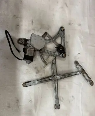 Mercedes-Benz S W126 Front door window regulator with motor 1267201446 1267201846