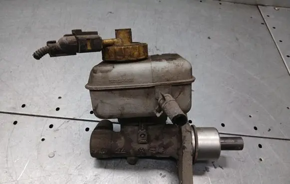 Skoda Octavia Mk2 (1Z) Master brake cylinder