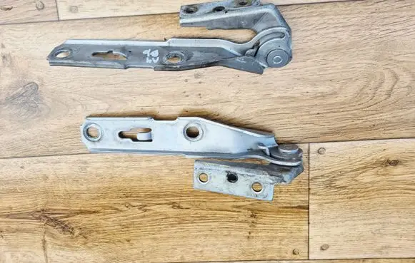 Audi A4 S4 B6 8E 8H Engine bonnet/hood hinges 8E0823302E