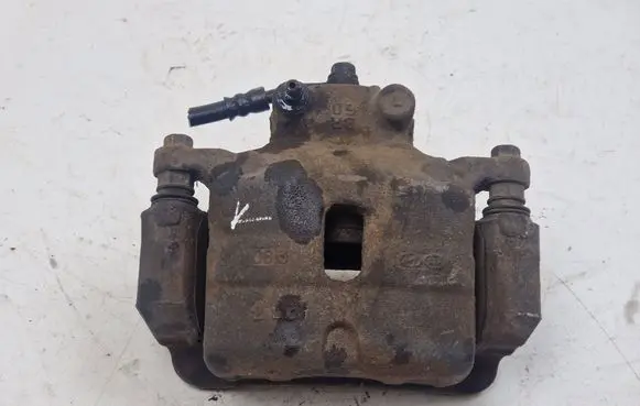 Hyundai i40 Front brake caliper