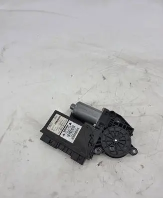 Audi A2 Front door window regulator motor 8E2959801B 105842105 9700105992104