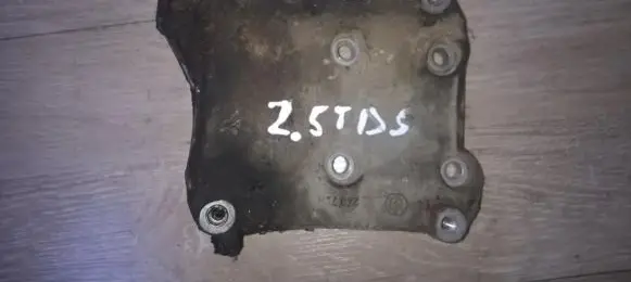BMW 5 E39 Engine mounting bracket 2243728