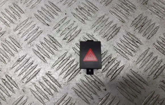 Volkswagen Polo IV 9N3 Hazard light switch