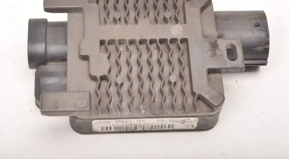 Volvo V40 Coolant fan relay 940009302