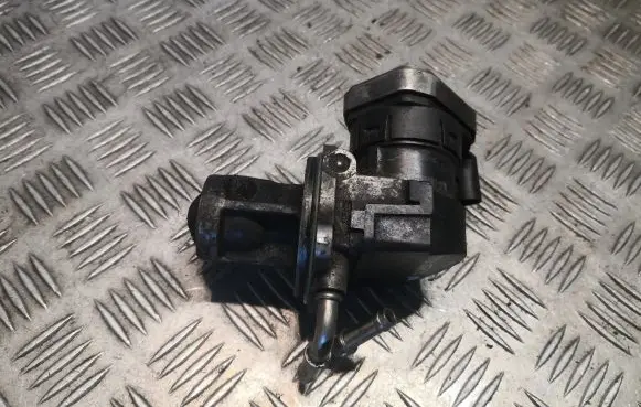 Mercedes-Benz B W245 EGR valve 6401400760 A6401400760
