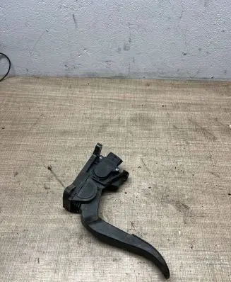 Mercedes-Benz Vito Viano W639 Accelerator throttle pedal A0281002561 0281002561