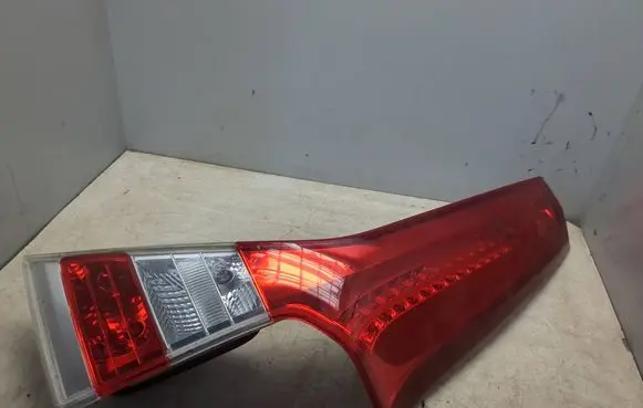 Tailgate rear/tail lights