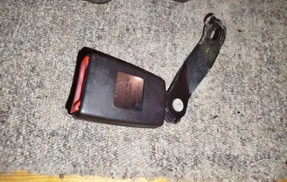 Audi TT Mk1 Rear seatbelt buckle 8N8857739 150L2001
