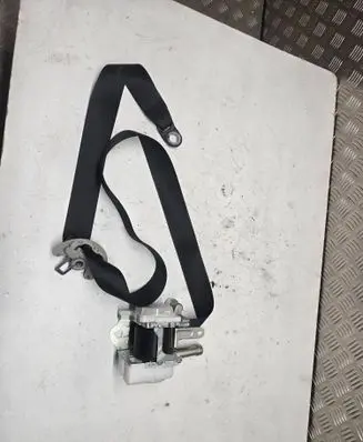 Toyota RAV 4 (XA40) Front seatbelt