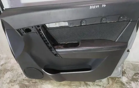 Chevrolet Captiva Front door card panel trim