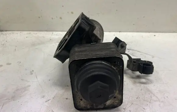 Skoda Octavia Mk2 (1Z) Oil filter cover 045115389E