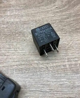 Volkswagen Golf III Other relay 357906381A 109