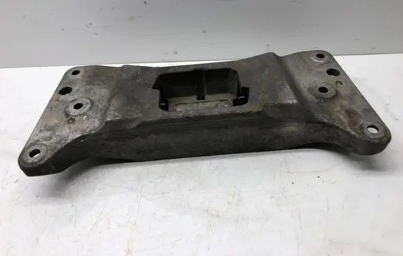 BMW 5 F10 F11 Gearbox mounting bracket 6781222 2231