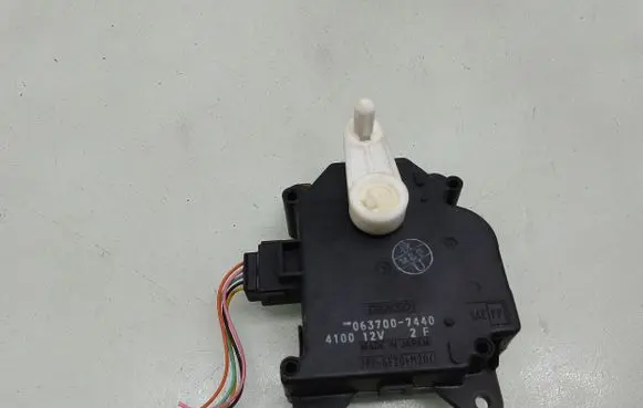 Toyota Prius (NHW20) Air flap motor/actuator 0637007440