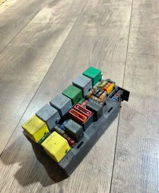 Mercedes-Benz ML W164 Fuse module A1645400672 13532289 5072426