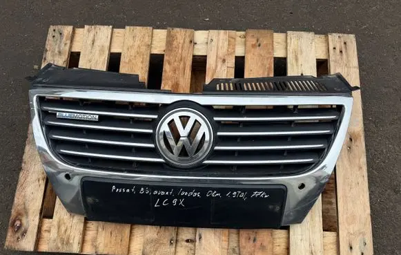 Volkswagen PASSAT B6 Front bumper upper radiator grill 3C0853663 3C0853651AA