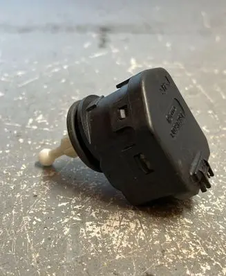 Volkswagen Golf IV Headlight level adjustment motor 1J0941295C
