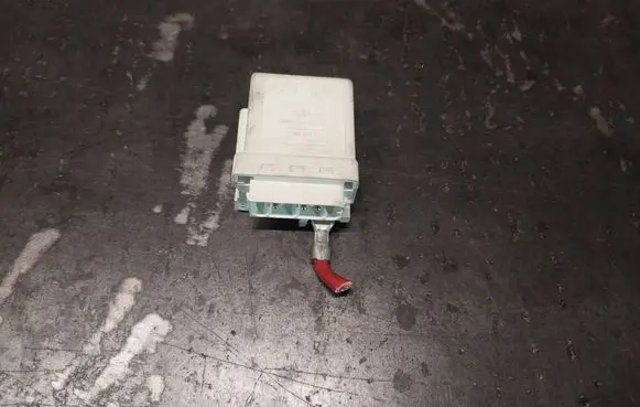 BMW 3 E46 Glow plug pre-heat relay 2247664