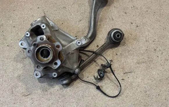 BMW X3 G01 Front wheel hub spindle knuckle 6882598 6870972 6760668