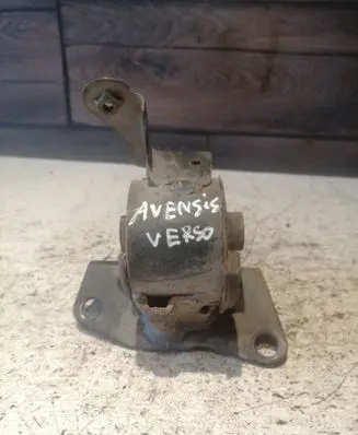 Toyota Avensis Verso Engine mount bracket