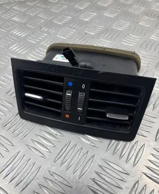 BMW 3 E90 E91 Rear air vent grill 6932023