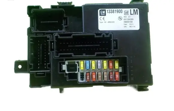 Opel Meriva B Fuse box set 13381900 BEZPIECZNIKOW