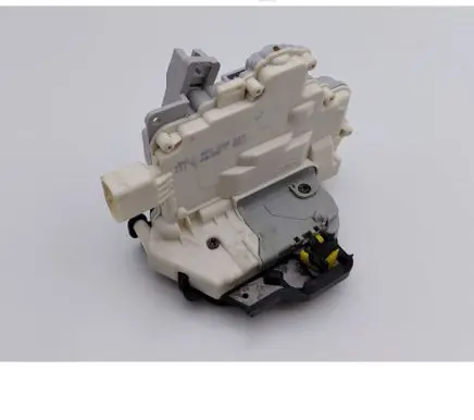 Audi A6 S6 C6 4F Rear door lock 4F0839015