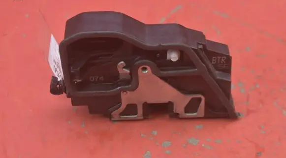 BMW X5 E70 Front door lock 7167074