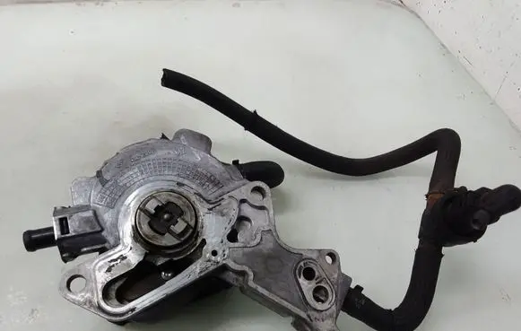 Volkswagen PASSAT B6 Vacuum pump 038145209H