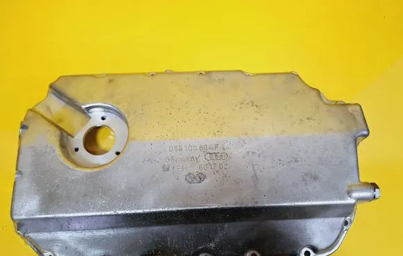 Volkswagen PASSAT B5 Oil sump 059103604F