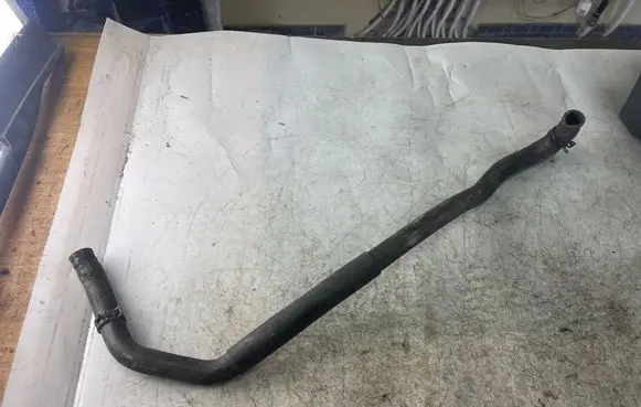 Nissan Navara D40 Engine coolant pipe/hose