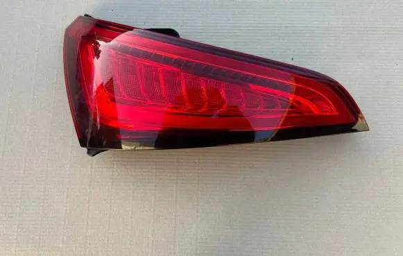 Audi Q5 SQ5 Rear/tail lights 8R0945093C 21240103 AM416PAT2