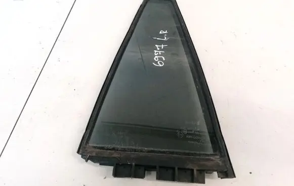 Rear vent window glass
