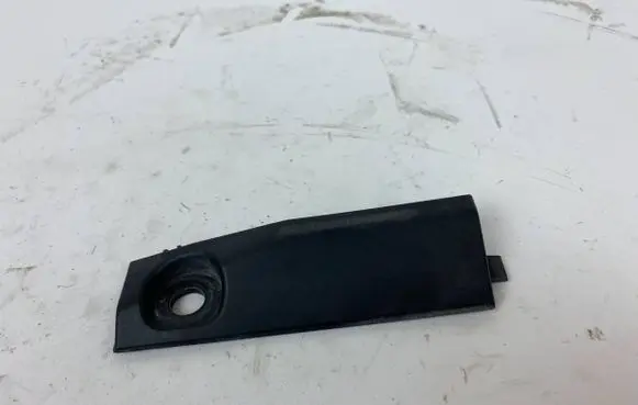 Porsche Macan (95B) Fender mounting bracket 95B823417L