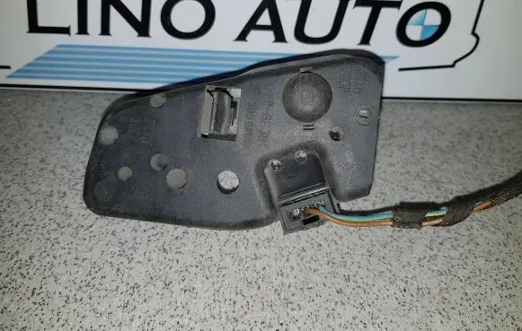 BMW 3 E46 Tail light bulb cover holder 8907938