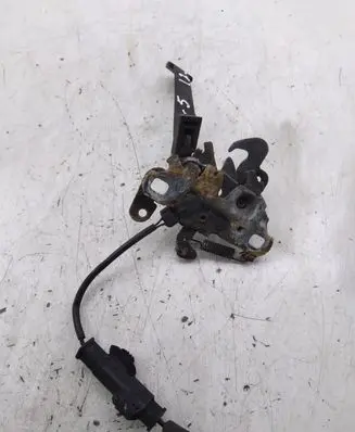 Engine bonnet/hood lock/catch