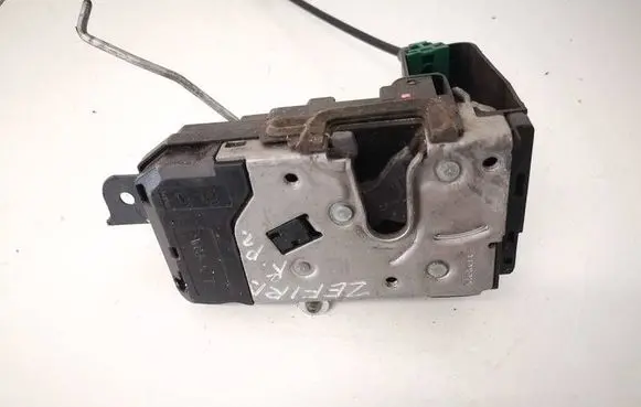 Opel Astra H Front door lock 13210748