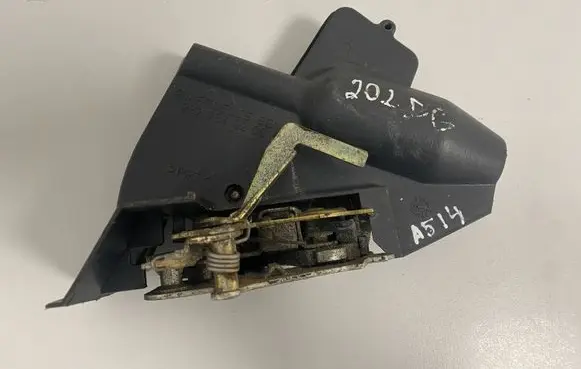 Mercedes-Benz C W202 Rear door lock 2027300635