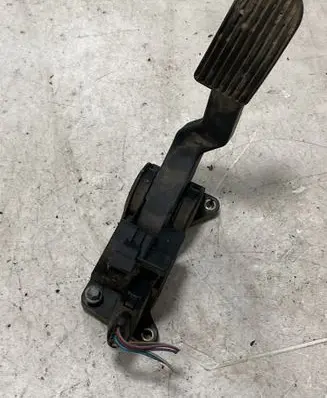 Mercedes-Benz Vito Viano W638 Accelerator throttle pedal 0281002335 086403217 A9013000404