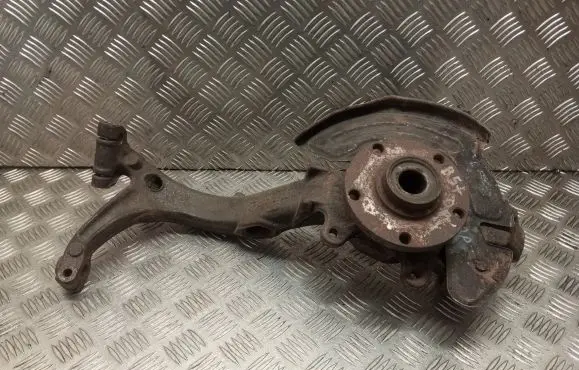 Volkswagen PASSAT B5.5 Front wheel hub 8D0407253