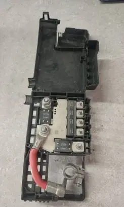 Opel Insignia A Relay mounting block 525230582