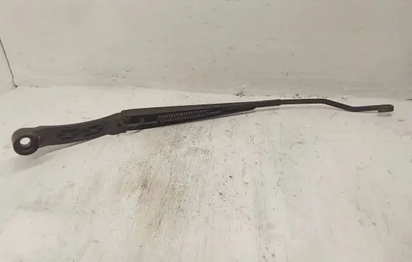 Front wiper blade arm