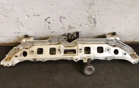Toyota Yaris Top upper radiator support slam panel